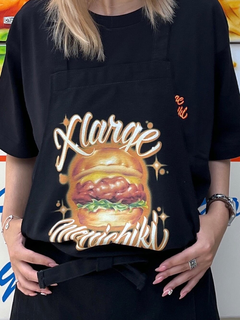 「XLARGEのアイテム（エプロン、ブラック系）」を使った、Raさん（レディース・156cm）の夏コーディネートの2枚目の写真
