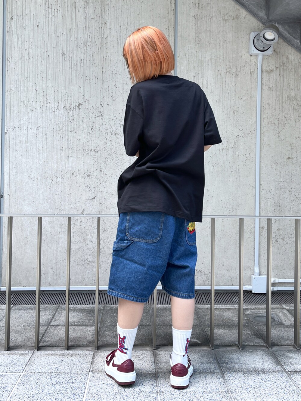 「XLARGEのBABY LOGO S/S TEE　/XLARGE　グラフィック　ロゴ　ラメ　Tシャツ（Tシャツ/カットソー、ブラック系）」を使った、Raさん（レディース・156cm）の夏コーディネートの3枚目の写真