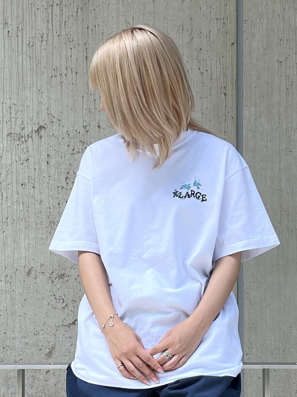 「XLARGEのDAY DREAM S/S TEE/ グラフィック　半袖　Tシャツ（Tシャツ/カットソー、ホワイト系）」を使った、Raさん（レディース・156cm）の夏コーディネートの4枚目の写真
