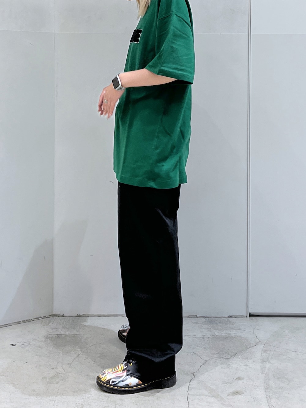 「XLARGEのWORK PANTS（その他パンツ、ブラック系）」を使った、Raさん（レディース・156cm）の夏コーディネートの5枚目の写真