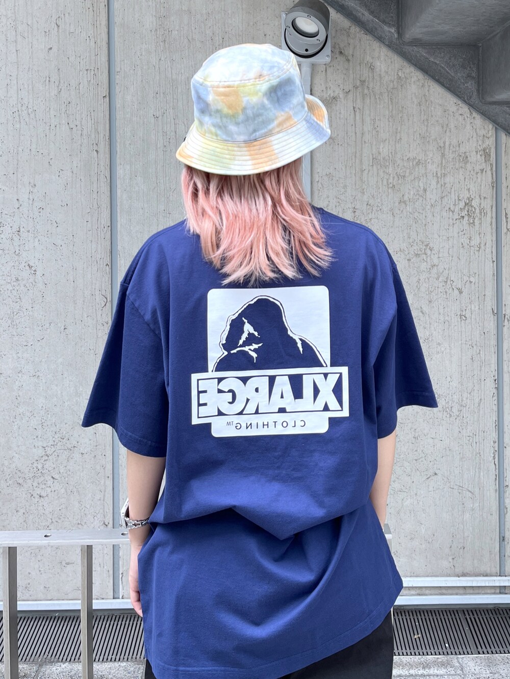 「XLARGEのBACKSIDE OG S/S TEE（Tシャツ/カットソー、ブルー系）」を使った、Raさん（レディース・156cm）の夏コーディネートの5枚目の写真