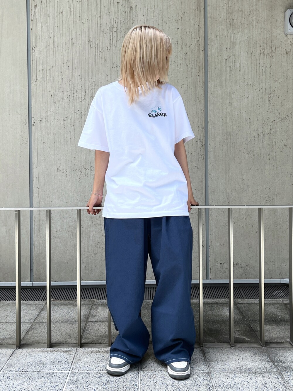 「XLARGEのDAY DREAM S/S TEE/ グラフィック　半袖　Tシャツ（Tシャツ/カットソー、ホワイト系）」を使った、Raさん（レディース・156cm）の夏コーディネートの2枚目の写真