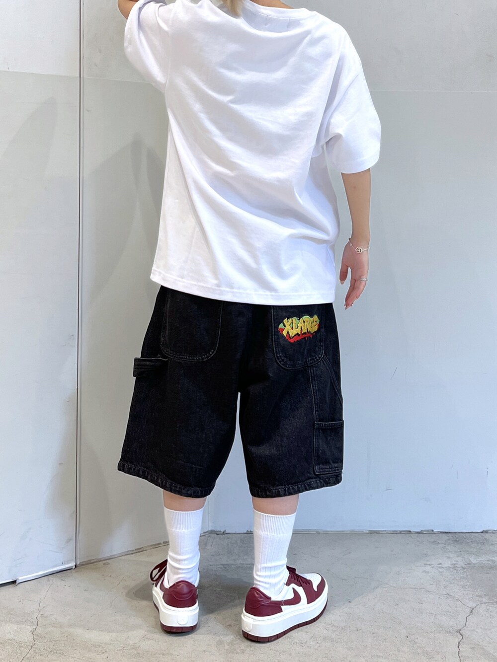 「XLARGEのFASCINATING SNAKE WOMAN MESH CAP（キャップ、ブラック系）」を使った、Raさん（レディース・156cm）の夏コーディネートの3枚目の写真