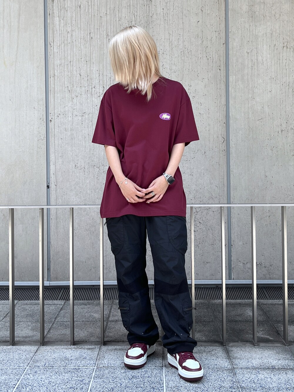 「XLARGEのACTION CARGO PANTS（カーゴパンツ、ブラック系）」を使った、Raさん（レディース・156cm）の夏コーディネートの2枚目の写真