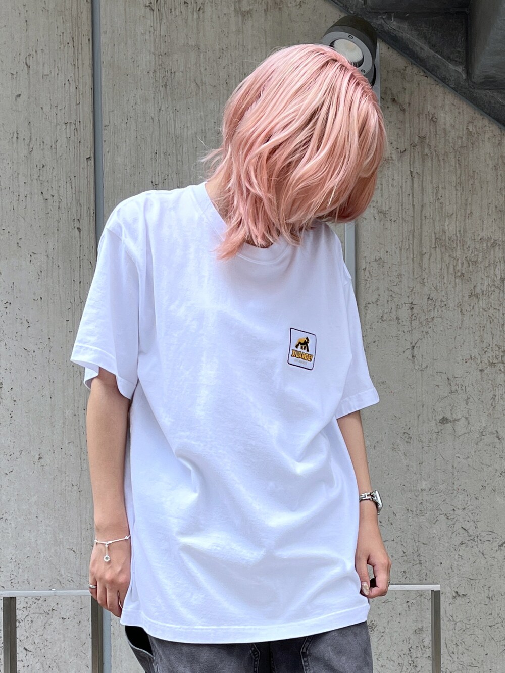 「XLARGEのXLARGE x FUBU KNIT VEST（ベスト、ブルー系）」を使った、Raさん（レディース・156cm）の夏コーディネートの5枚目の写真