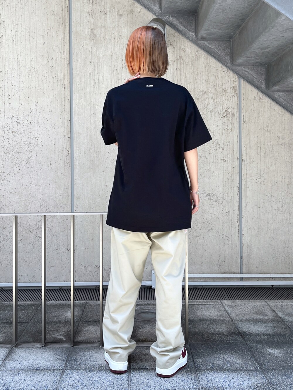 「XLARGEのMINI SLANTED OG LOGO S/S POCKET TEE（Tシャツ/カットソー、ブラック系）」を使った、Raさん（レディース・156cm）の夏コーディネートの3枚目の写真