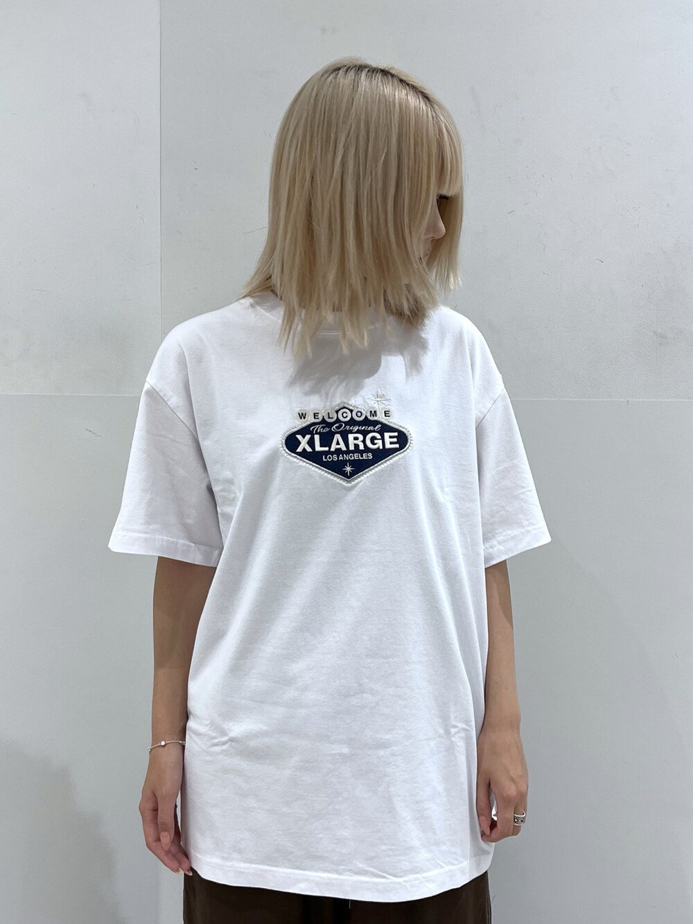 「XLARGEのSTITCHED RESORT CARGO PANTS（カーゴパンツ、ブラック系）」を使った、Raさん（レディース・156cm）の夏コーディネートの5枚目の写真
