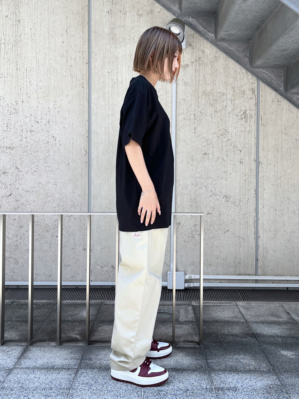 「XLARGEのMINI SLANTED OG LOGO S/S POCKET TEE（Tシャツ/カットソー、ブラック系）」を使った、Raさん（レディース・156cm）の夏コーディネートの4枚目の写真