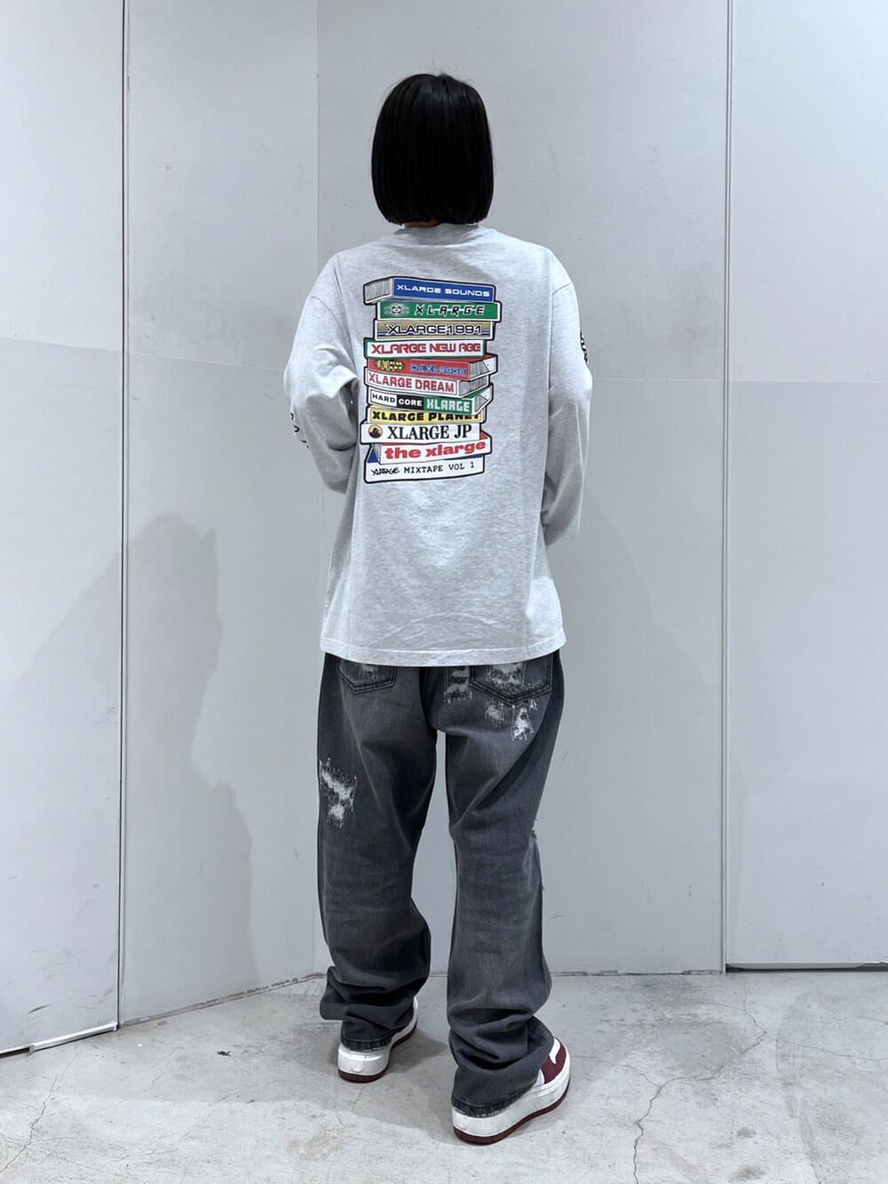 「XLARGEのSOUNDS L/S TEE（Tシャツ/カットソー、グレー系）」を使った、Raさん（レディース・156cm）の秋コーディネートの2枚目の写真