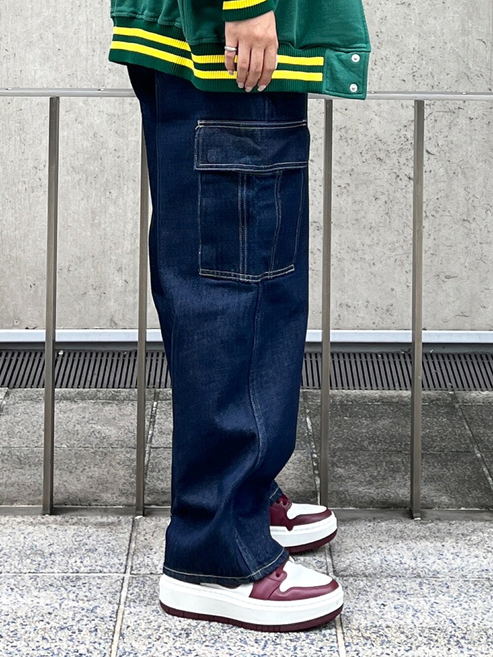 「XLARGEのSWEAT VARSITY JACKET（ブルゾン、グリーン系）」を使った、Raさん（レディース・156cm）の夏コーディネートの3枚目の写真
