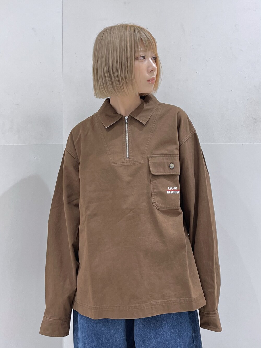 「XLARGEのHALF ZIP SHIRT（シャツ/ブラウス、ブラウン系）」を使った、Raさん（レディース・156cm）の夏コーディネートの2枚目の写真
