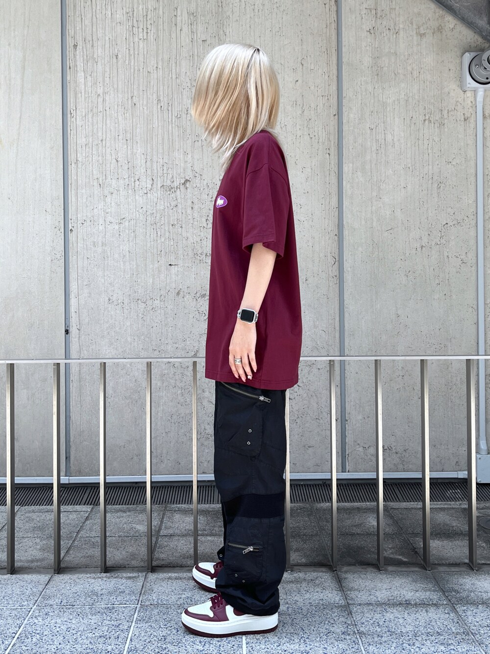 「XLARGEのACTION CARGO PANTS（カーゴパンツ、ブラック系）」を使った、Raさん（レディース・156cm）の夏コーディネートの3枚目の写真