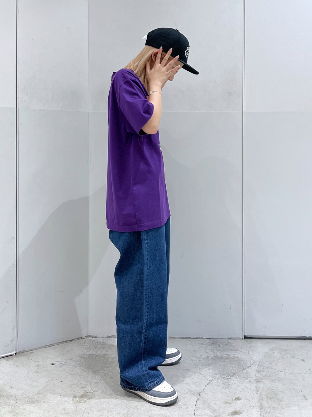 「XLARGEのRADIO LOGO S/S TEE/ グラフィック　半袖　Tシャツ（Tシャツ/カットソー、パープル系）」を使った、Raさん（レディース・156cm）の夏コーディネートの5枚目の写真
