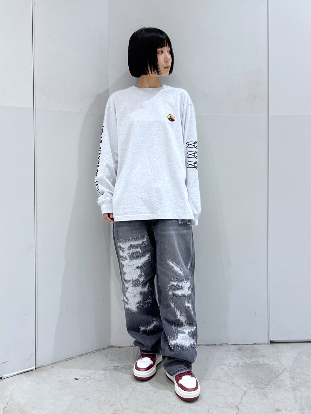 「XLARGEのSOUNDS L/S TEE（Tシャツ/カットソー、グレー系）」を使った、Raさん（レディース・156cm）の秋コーディネートの3枚目の写真