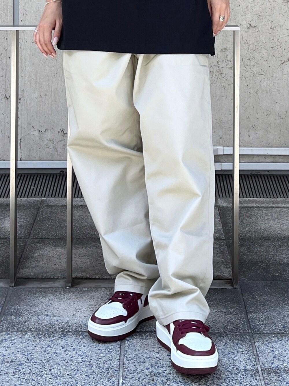 「XLARGEのMINI SLANTED OG LOGO S/S POCKET TEE（Tシャツ/カットソー、ブラック系）」を使った、Raさん（レディース・156cm）の夏コーディネートの2枚目の写真