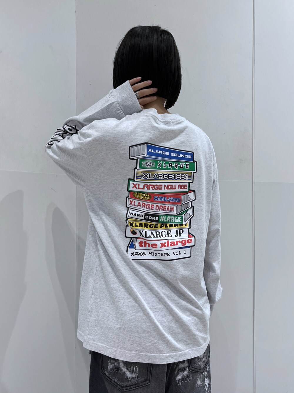 「XLARGEのSOUNDS L/S TEE（Tシャツ/カットソー、グレー系）」を使った、Raさん（レディース・156cm）の秋コーディネートの4枚目の写真