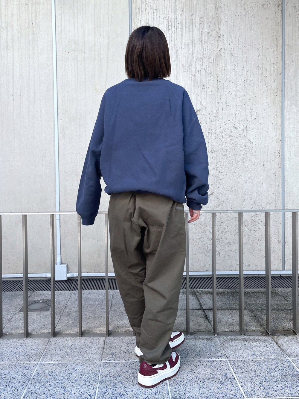 「XLARGEのRESORT WORK PANTS（その他パンツ、グリーン系）」を使った、Raさん（レディース・156cm）の秋コーディネートの2枚目の写真