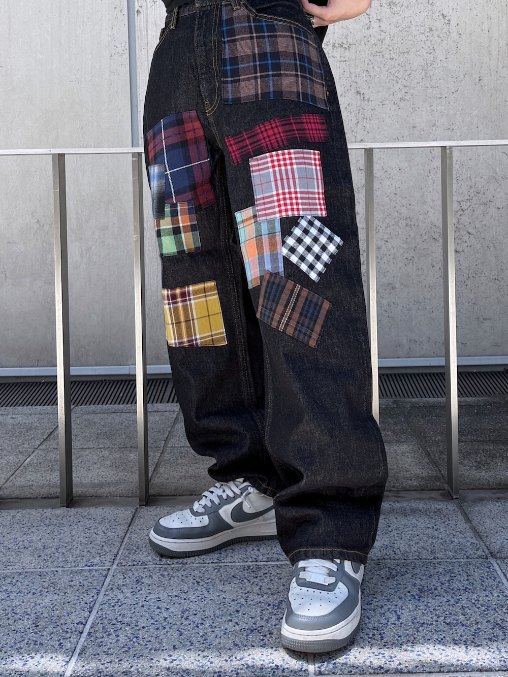 「XLARGEのOVERDYE SLANTED OG S/S TEE/加工　ロゴ　刺繍（Tシャツ/カットソー、ブラック系）」を使った、Raさん（レディース・156cm）の夏コーディネートの4枚目の写真
