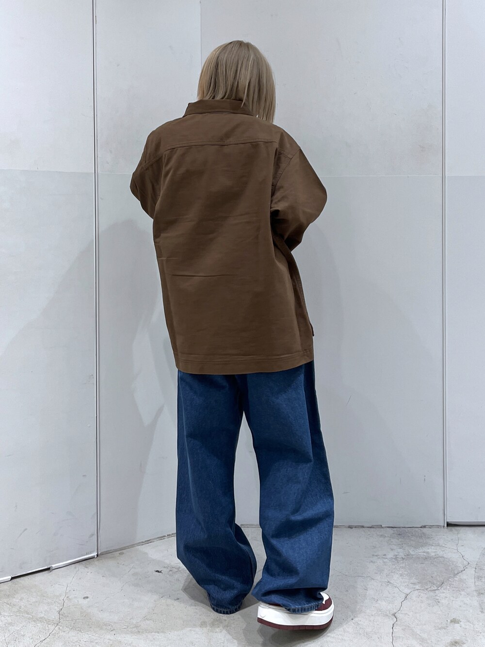 「XLARGEのHALF ZIP SHIRT（シャツ/ブラウス、ブラウン系）」を使った、Raさん（レディース・156cm）の夏コーディネートの3枚目の写真