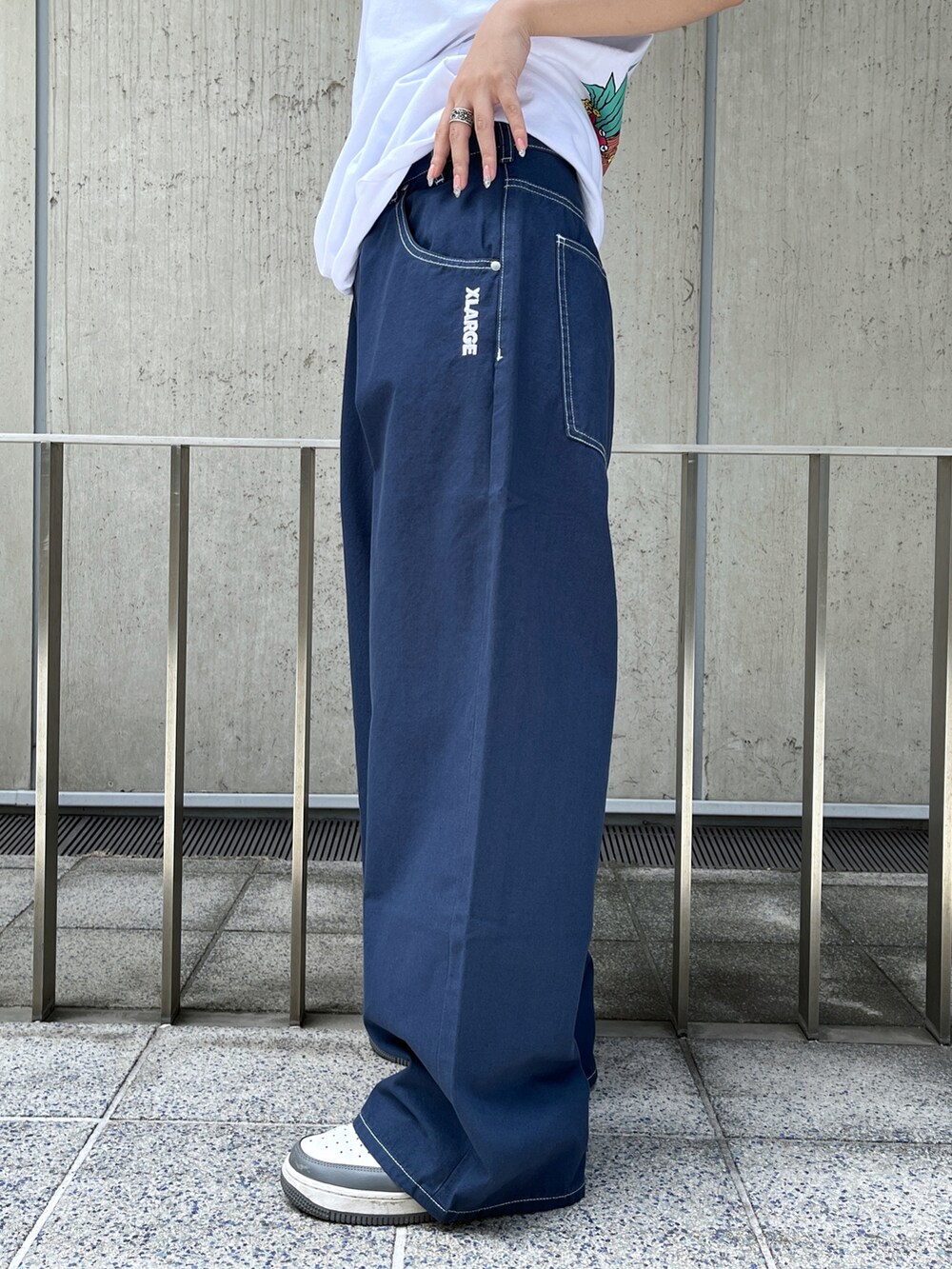 「XLARGEのDAY DREAM S/S TEE/ グラフィック　半袖　Tシャツ（Tシャツ/カットソー、ホワイト系）」を使った、Raさん（レディース・156cm）の夏コーディネートの5枚目の写真