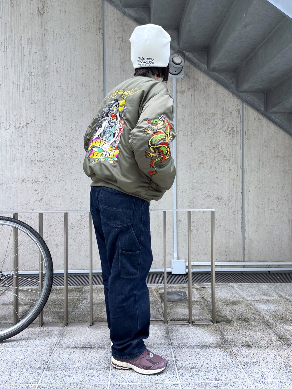 「XLARGEのEMBROIDERY PAINTER PANTS（その他パンツ、ブルー系）」を使った、Raさん（レディース・156cm）の秋コーディネートの5枚目の写真