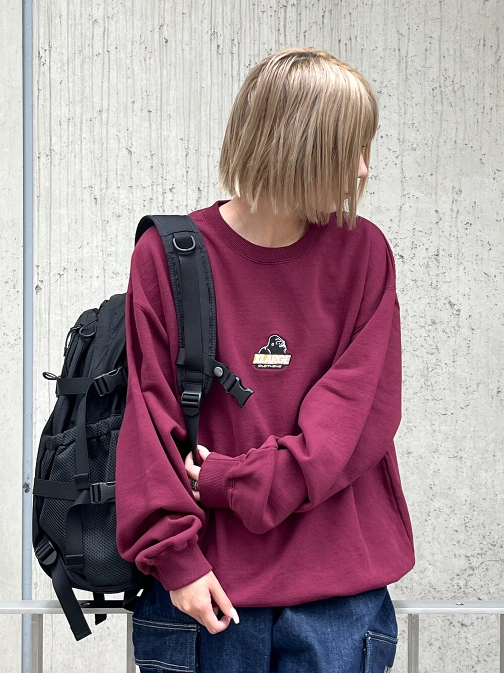 「XLARGEのSTANDARD LOGO TRUCK HOOK BACKPACK（バックパック/リュック、ブラック系）」を使った、Raさん（レディース・156cm）の夏コーディネートの4枚目の写真