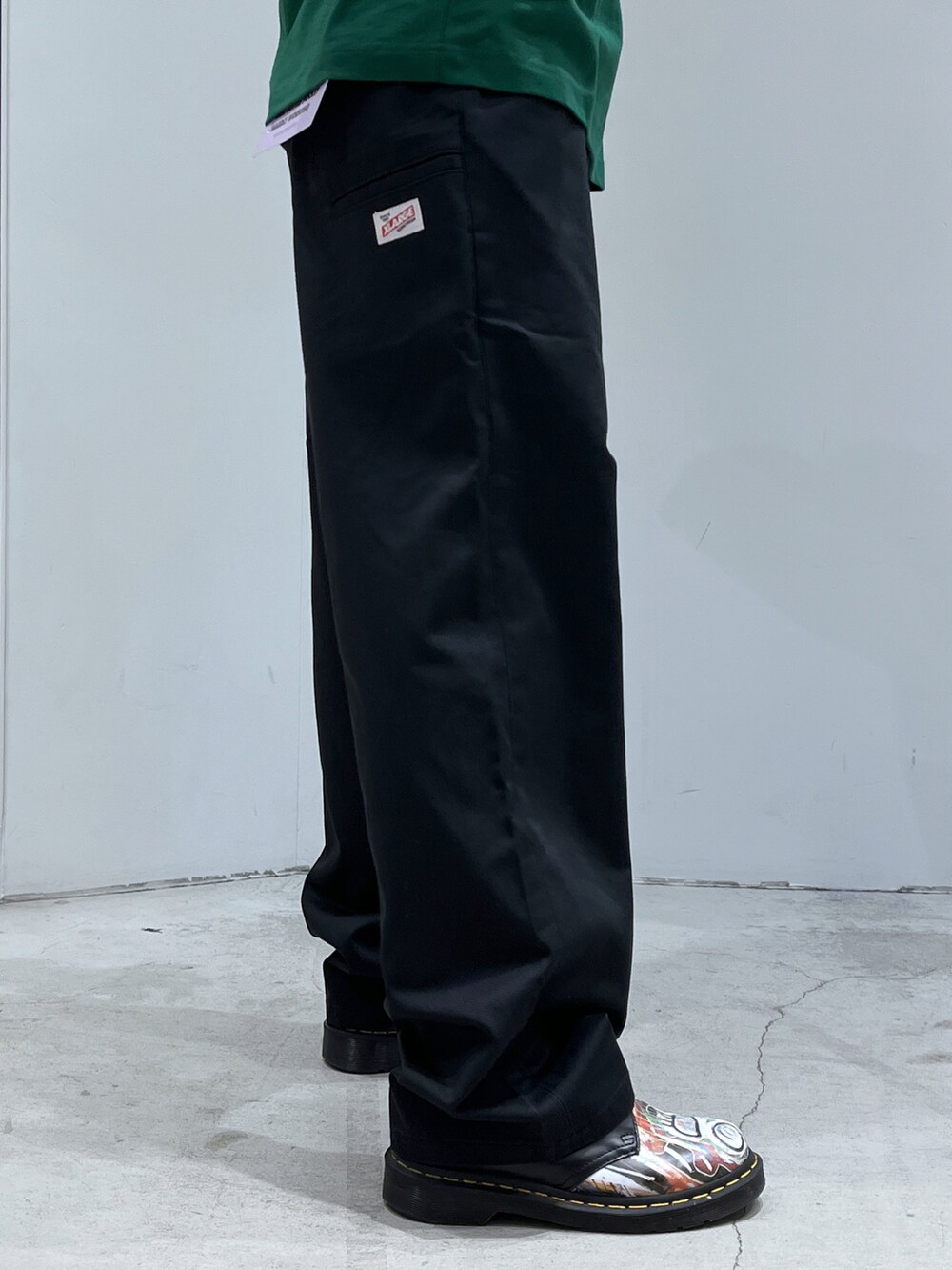 「XLARGEのWORK PANTS（その他パンツ、ブラック系）」を使った、Raさん（レディース・156cm）の夏コーディネートの2枚目の写真