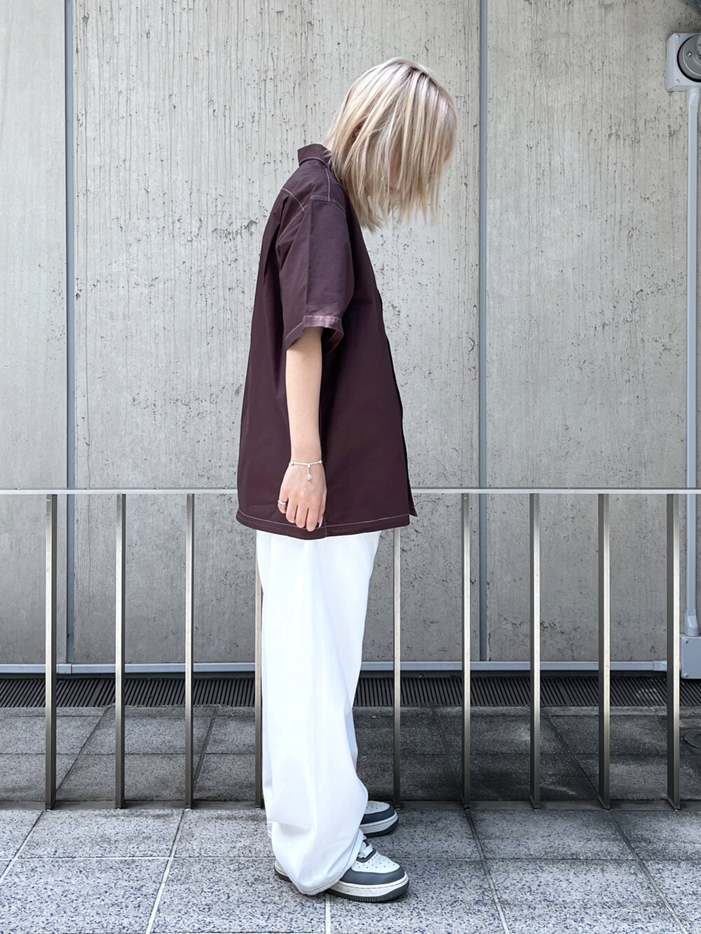 「XLARGEのSTANDARD LOGO ZIP WORK SHIRT（シャツ/ブラウス、ブラウン系）」を使った、Raさん（レディース・156cm）の夏コーディネートの2枚目の写真