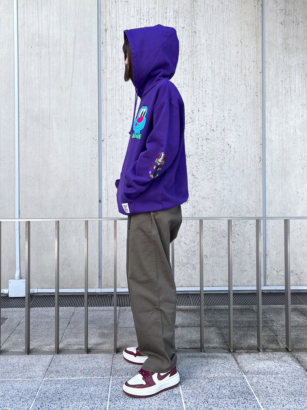 「XLARGEのRESORT WORK PANTS（その他パンツ、グリーン系）」を使った、Raさん（レディース・156cm）の秋コーディネートの3枚目の写真