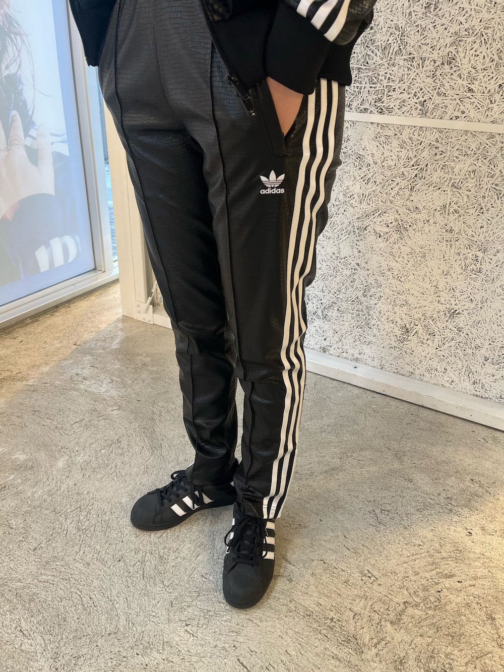 アディダス オリジナルス プレミアム フェイクレザー SST リュクス