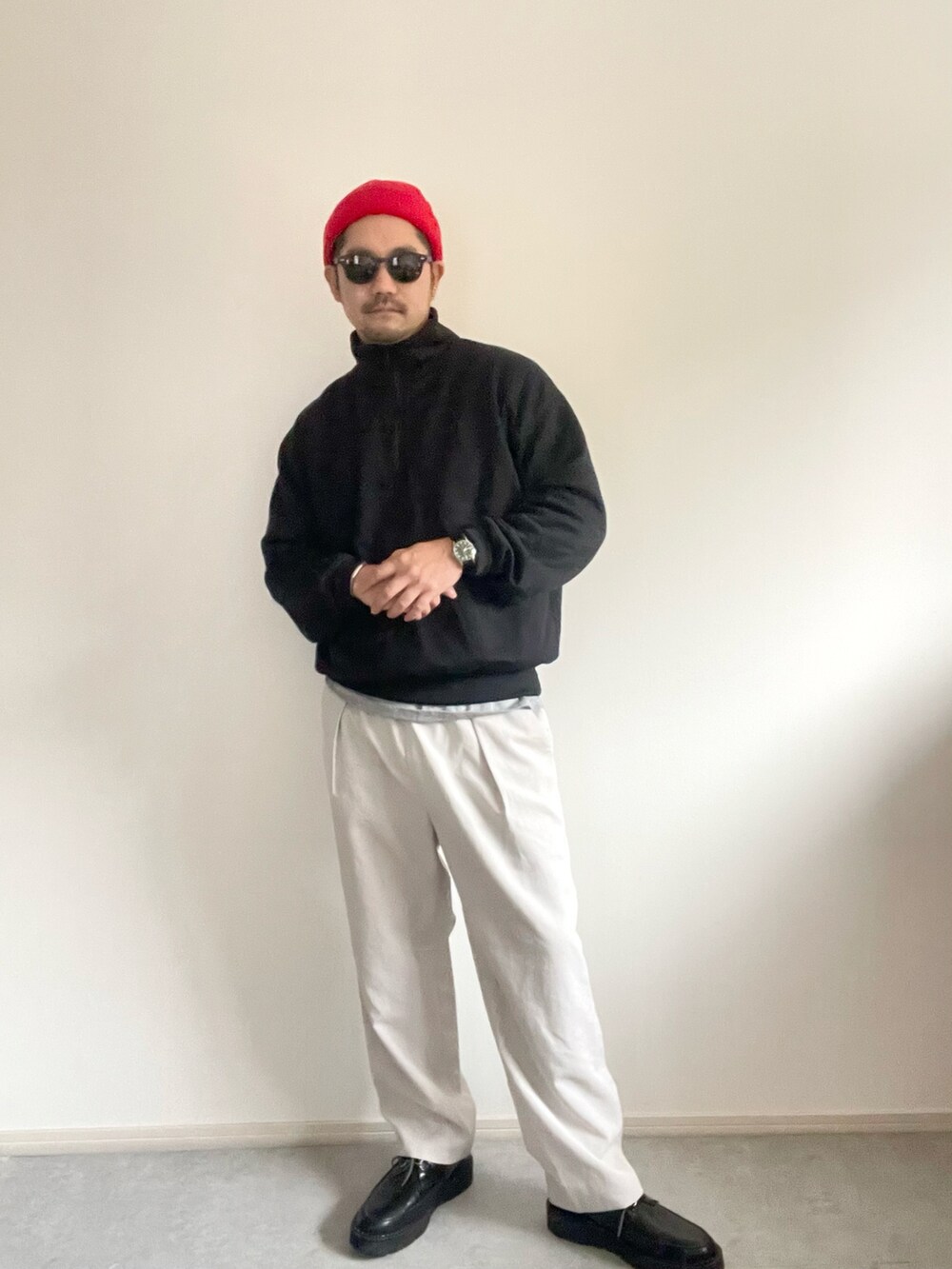 「ニット帽、オーラリー」｜「AURALEEのアイテム（カーディガン/ボレロ、ブラック系）」を使った、sakai.homeさん（メンズ・180cm）の冬コーディネートの2枚目の写真