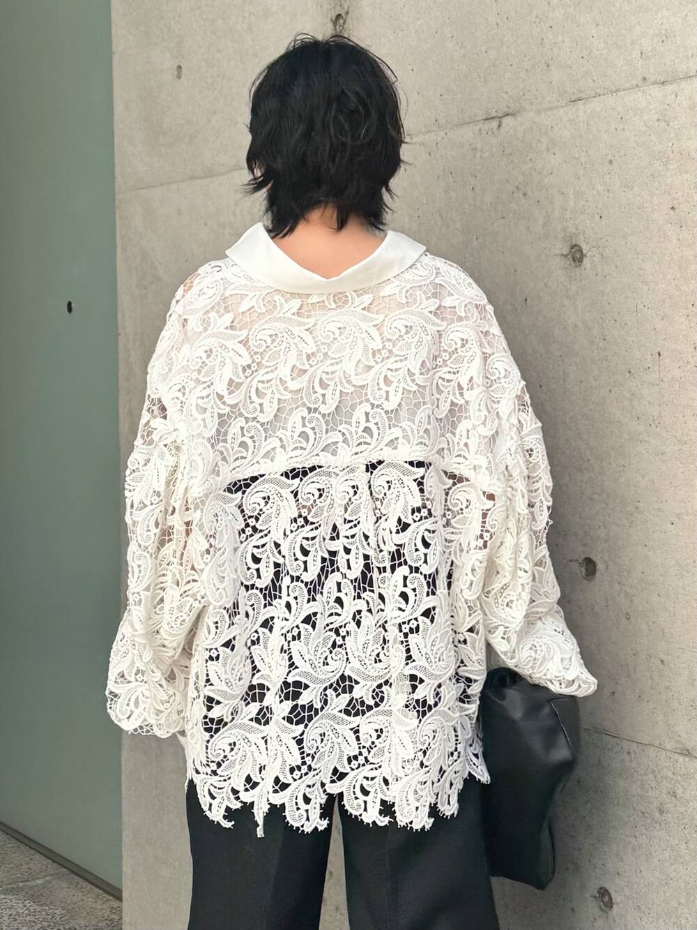 「シャツ、パンツ、大人カジュアル、おでかけ、モノトーン、Chaos、新作」｜「ChaosのChaos(カオス)/ベアチューブ（キャミソール、ブラック系）」を使った、chaos _eriさん（レディース・158cm）の冬コーディネートの4枚目の写真