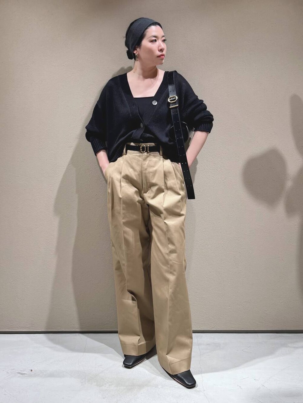 「コート、アウター、春アウター、ニット、カーディガン、インナー、パンツ、ベルト、バッグ、Chaos、カジュアル、カジュアルコーデ、おでかけ」｜「ChaosのChaos(カオス)/シルクコンニットタンク（タンクトップ、ブラック系）」を使った、chaos _eriさん（レディース・158cm）の冬コーディネートの3枚目の写真