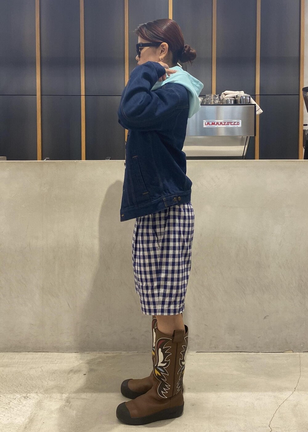 「OOTD、outfits、palaka、denim、blue、海外スタイル、海外ファッション、初春コーデ、春コーデ、初夏コーデ、初秋コーデ、秋コーデ、初冬コーデ、運動会コーデ、デートコーデ」｜「Saturdays NYCのKeigo Palaka Short（その他パンツ、ブルー系）」を使った、yzkさん（レディース・163cm）の秋コーディネートの2枚目の写真
