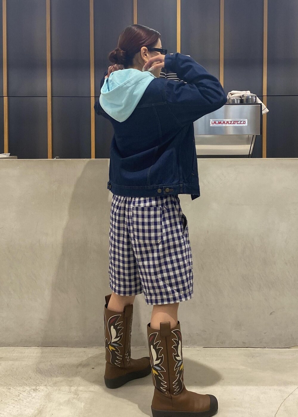 「OOTD、outfits、palaka、denim、blue、海外スタイル、海外ファッション、初春コーデ、春コーデ、初夏コーデ、初秋コーデ、秋コーデ、初冬コーデ、運動会コーデ、デートコーデ」｜「Saturdays NYCのKeigo Palaka Short（その他パンツ、ブルー系）」を使った、yzkさん（レディース・163cm）の秋コーディネートの3枚目の写真