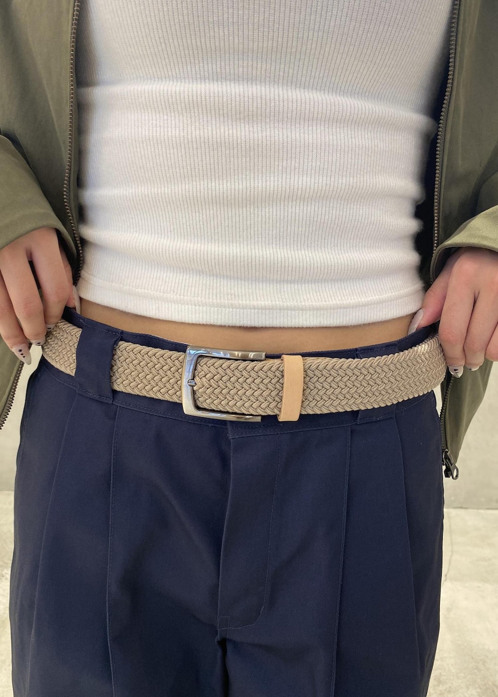 「outfits、ootd、海外ファッション、海外スタイル、ワラビー、NY、春コーデ、初夏コーデ、初秋コーデ、秋コーデ、授業参観日コーデ、運動会コーデ、デートコーデ、お出かけコーデ、旅行コーデ」｜「Saturdays NYCのERICA KNIT TANK（タンクトップ、ホワイト系）」を使った、yzkさん（レディース・163cm）の秋コーディネートの3枚目の写真