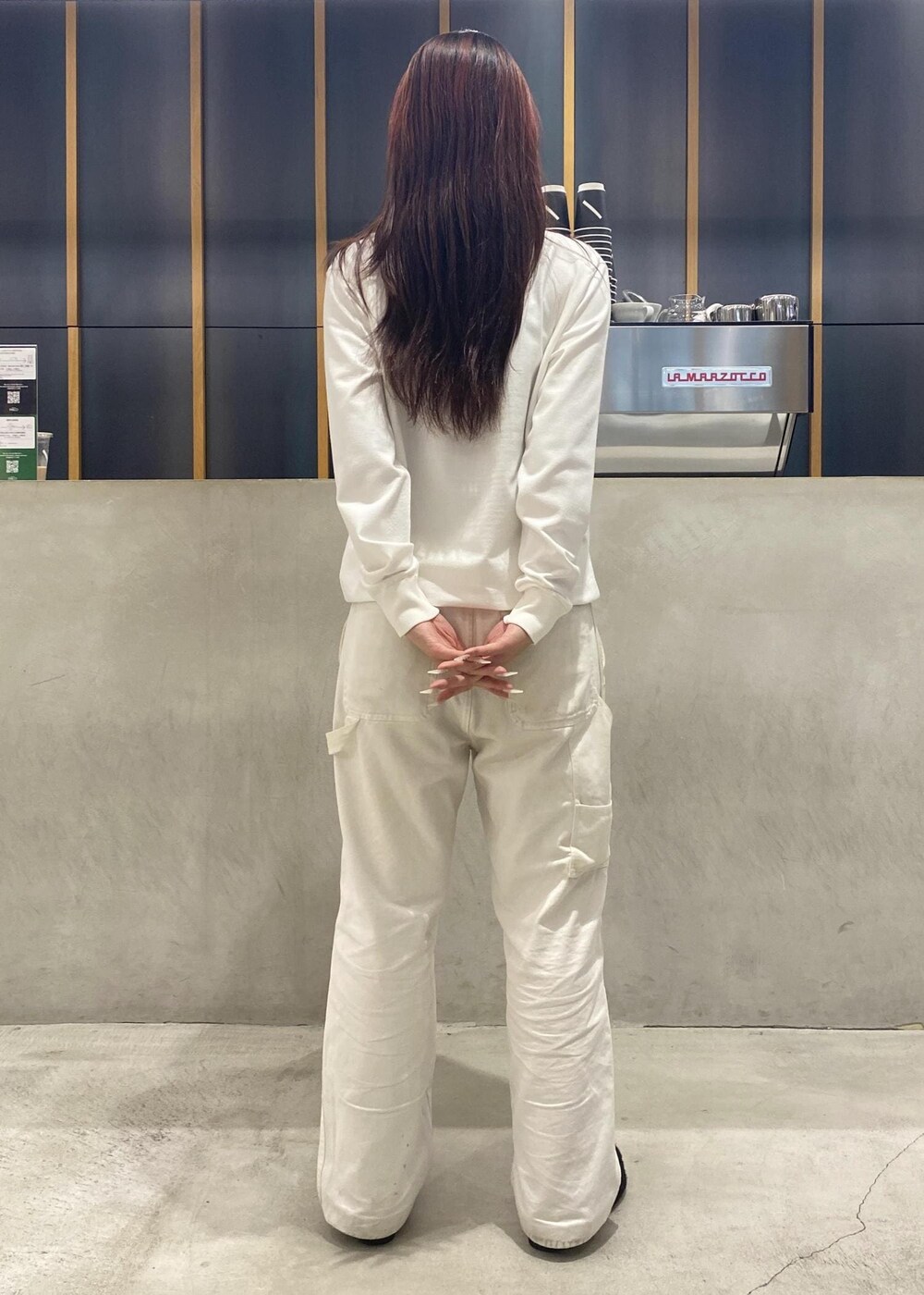 「outfits、OOTD、white、Autumn、春コーデ、初秋コーデ、秋コーデ、セレモニーコーデ、卒業式コーデ、卒園式コーデ、授業参観日コーデ、入学式コーデ、入園式コーデ、運動会コーデ、デートコーデ」｜「Saturdays NYCのMorris Carpenter Pant（その他パンツ、ホワイト系）」を使った、yzkさん（レディース・163cm）の秋コーディネートの2枚目の写真