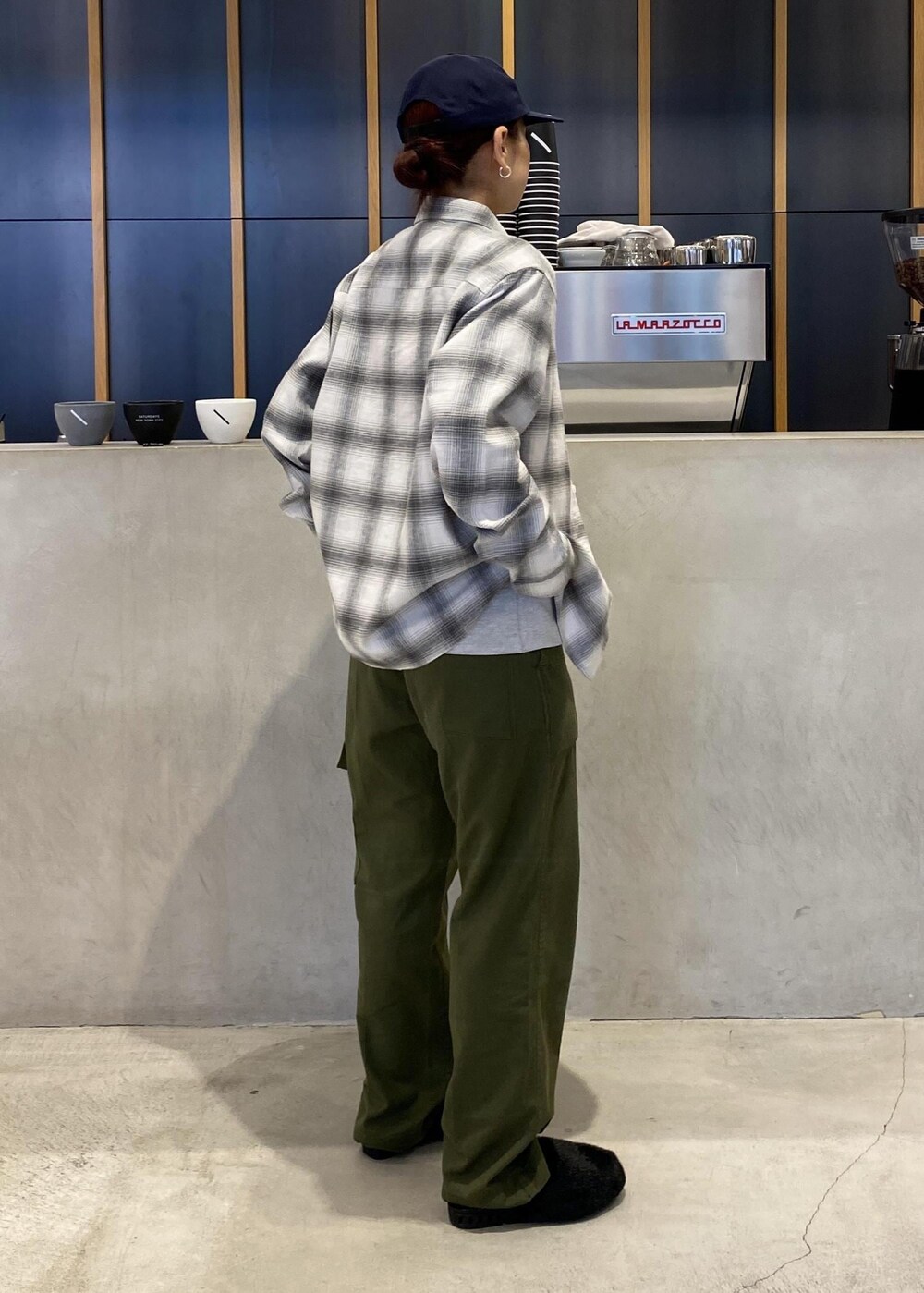 「春コーデ、初夏コーデ、初秋コーデ、秋コーデ、授業参観日コーデ、入学式コーデ、入園式コーデ、運動会コーデ、デートコーデ、お出かけコーデ、旅行コーデ、アウトドアコーデ、フェスコーデ、お正月・初詣コーデ、父の日ギフト」｜「Saturdays NYCのMiller Standard Abie Dad Hat（キャップ、ブルー系）」を使った、yzkさん（レディース・163cm）の夏コーディネートの2枚目の写真