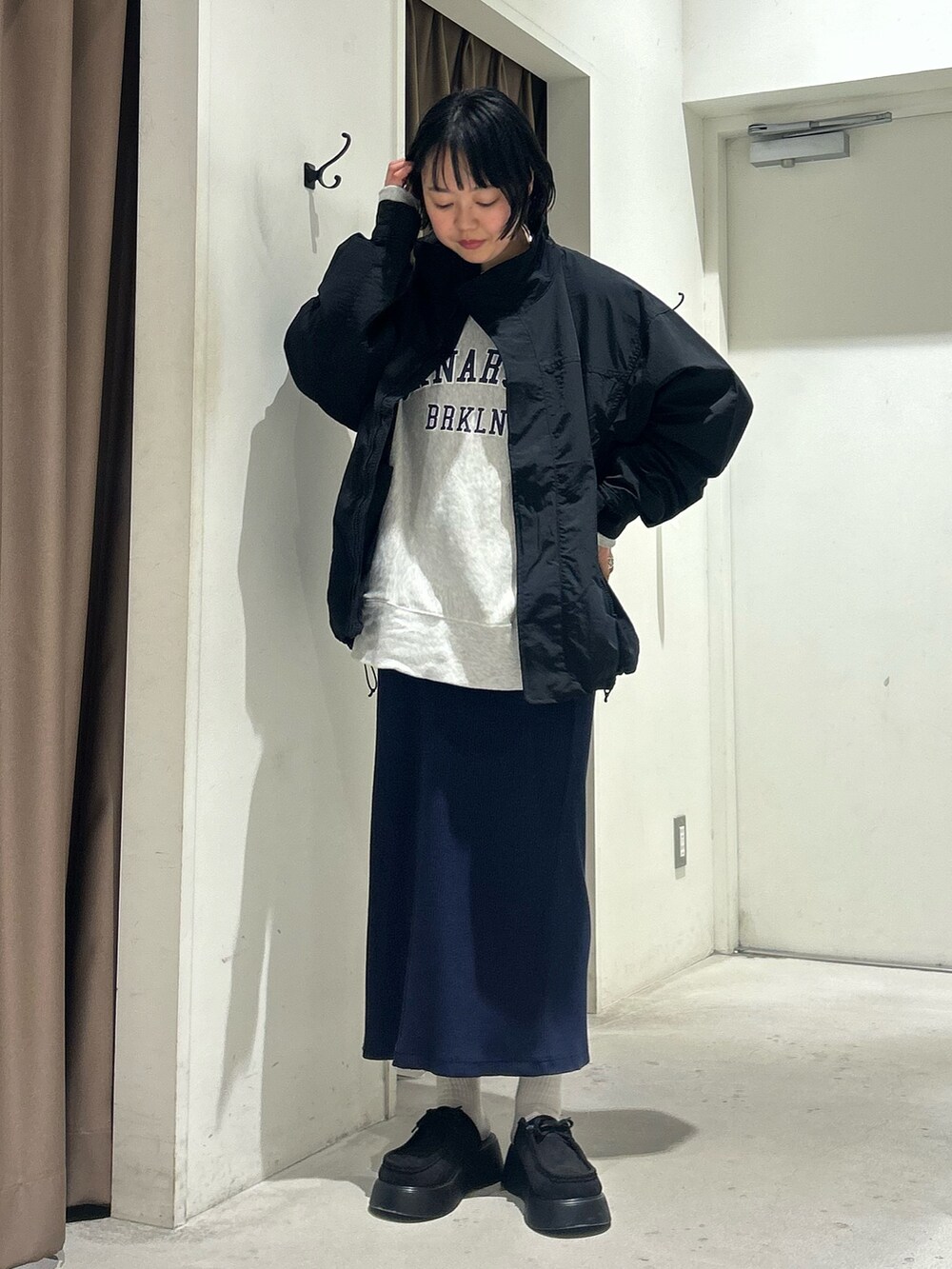 「Franklin Climbingの【Franklin Climbing】カスケードライトジャケット（ナイロンジャケット、ブラック系）」を使った、ひがしゃんさん（骨格ストレート・レディース・164cm）の春コーディネートの2枚目の写真