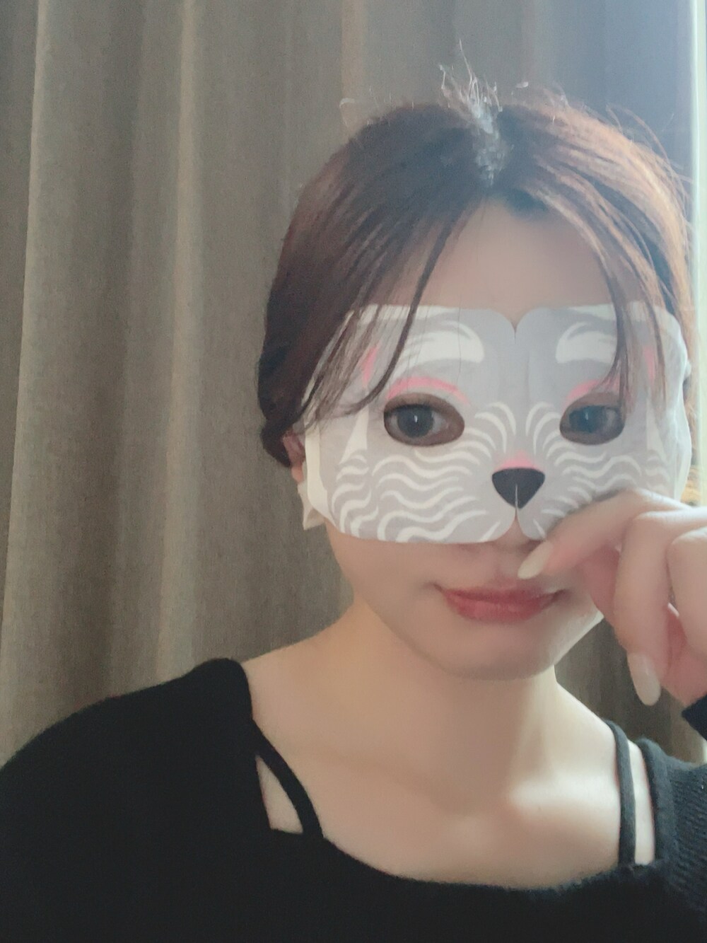 グレー系のボディケア/ボディクリームを着用したレディースの春コーディネートの3枚目の写真