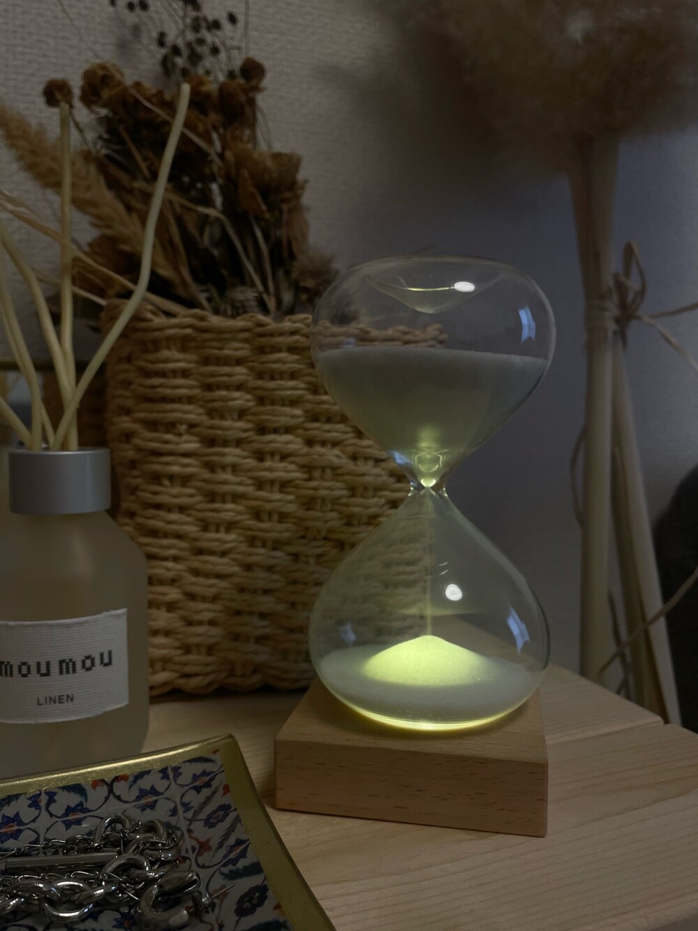 その他のルームフレグランス/お香、その他の置時計を着用したレディースの春コーディネートの2枚目の写真