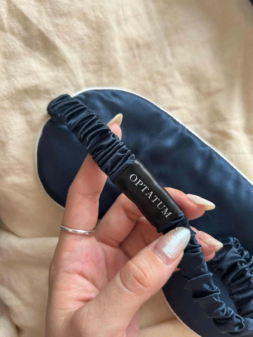 ブルー系のルームフレグランス/お香を着用したレディースの秋コーディネートの4枚目の写真