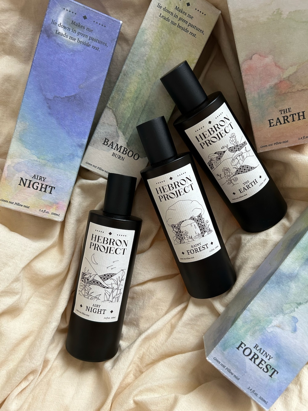 グリーン系のルームフレグランス/お香を着用したレディースの秋コーディネートの3枚目の写真