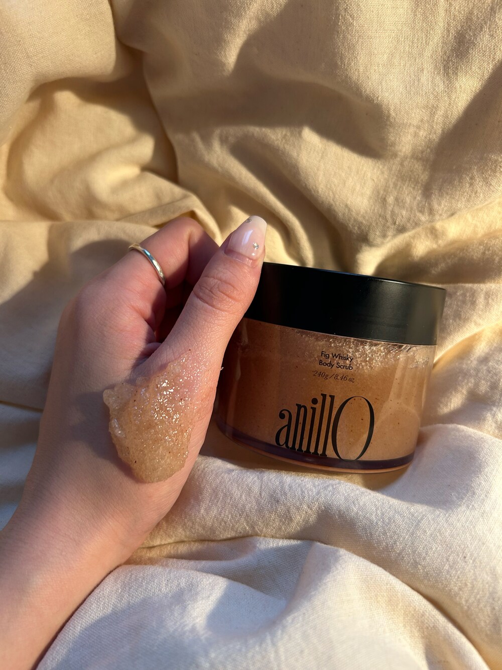 その他のヘアオイル/ヘアミルク、その他のボディスクラブ/ピーリングを着用したレディースの秋コーディネートの3枚目の写真