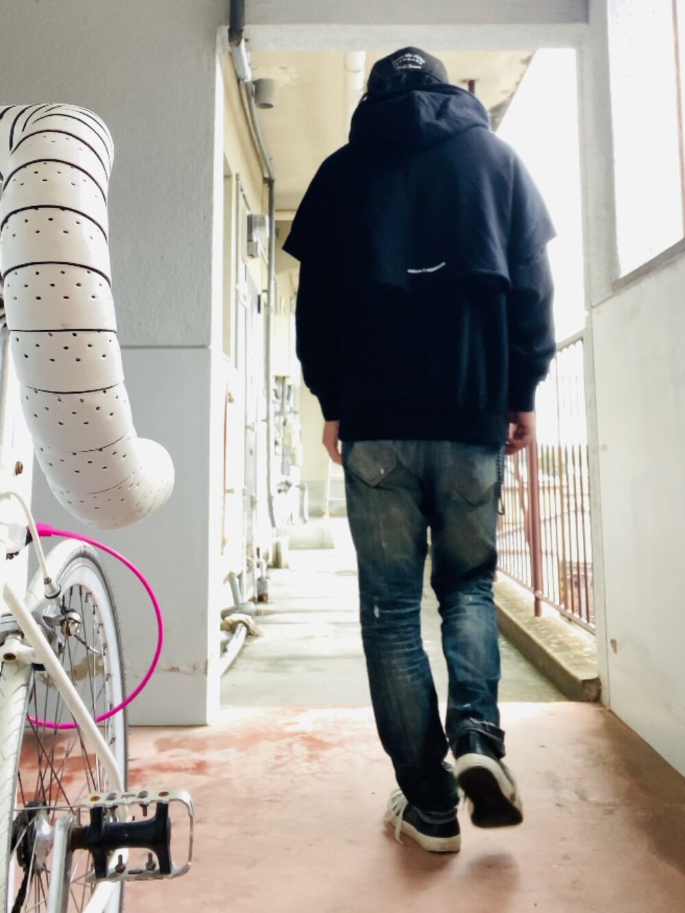 「キャップ、ニューエラ、フーディー、パーカー、デニム、ジャックパーセル、ストリート」｜「Supreme のSupreme×NEW ERA 28 count the rings（キャップ、ブラック系）」を使った、GOODMAN®️さん（メンズ・168cm）の冬コーディネートの2枚目の写真