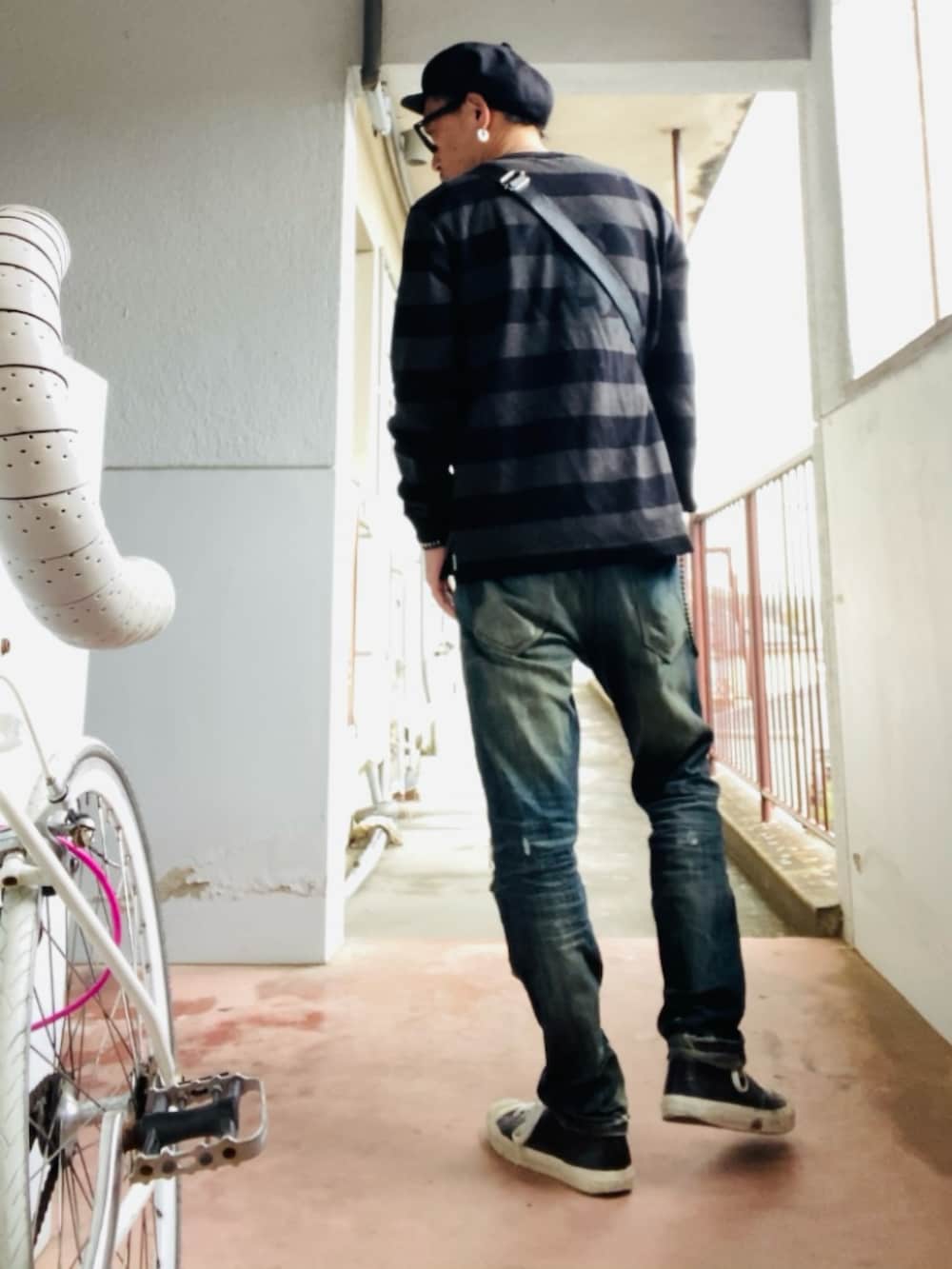 「ボーダー、リメイクデニム、キャスケット、デニム、ジャックパーセル」｜「Mighty ShineのHEAGDEFOG TWILL　ヘッジフォッグツイル（キャスケット、ブラック系）」を使った、GOODMAN®️さん（メンズ・168cm）の春コーディネートの3枚目の写真
