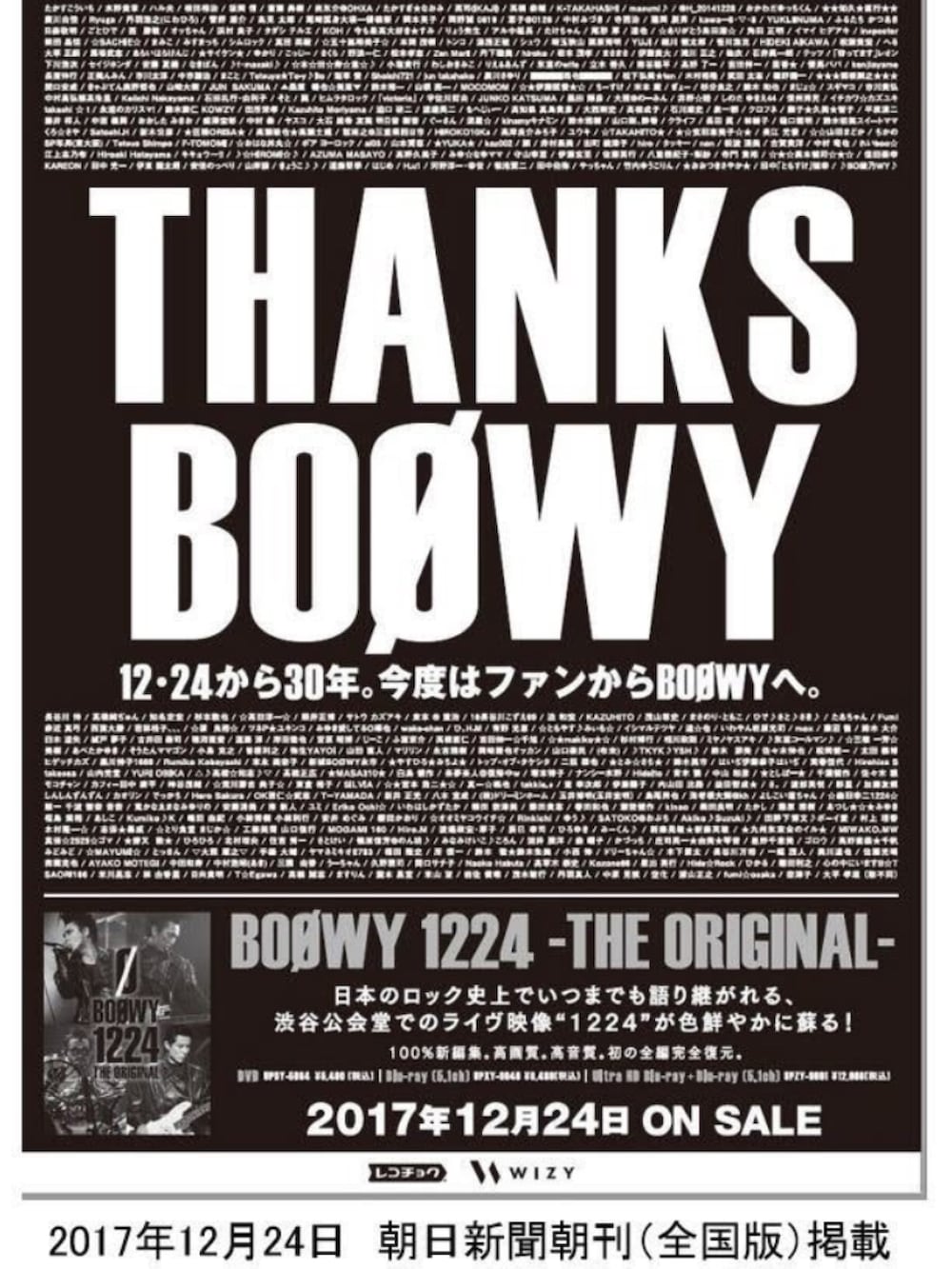 ブルー系のライダースジャケット、グレー系のデニムパンツ、ブルー系のスニーカーを着用したメンズの冬コーディネートの3枚目の写真