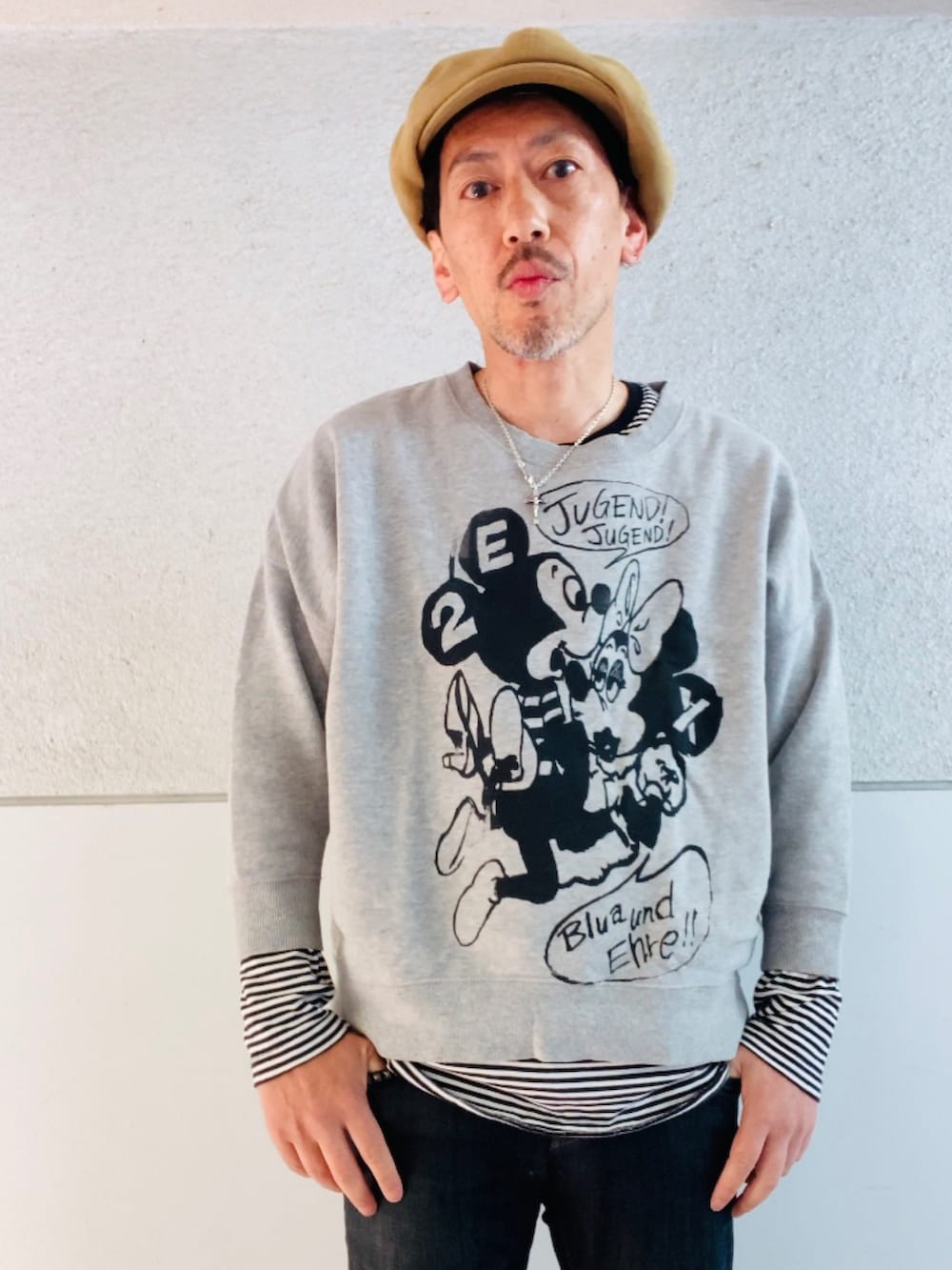 「パンク、レイヤード、ミッキー、ミッキースウェット、ドクターマーチン、ドクターマーチン3ホール、ボーダー、スエット、キャスケット、古着MIX」|「RACALのKN 8Panel Beret Casket / KN 8パネルベレーキャスケット(キャスケット、ベージュ系)」を使った、GOODMAN®️さん(メンズ・168cm)の春コーディネートの2枚目の写真