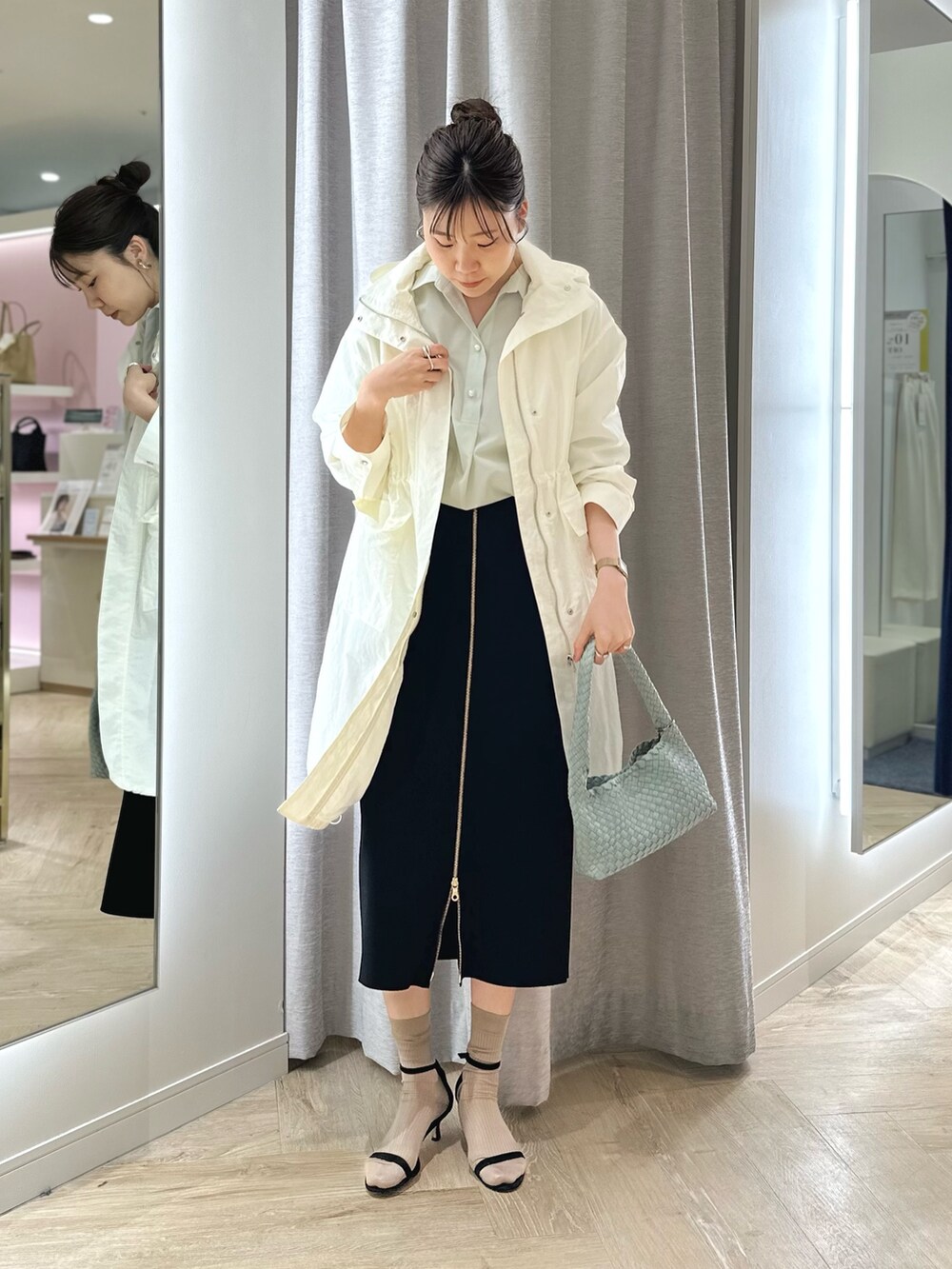 「春コーデ、春服コーデ、大人コーデ、春、春服、お花見コーデ、春コート、春コートスタイル、タイトスカート」｜「NOLLEY’S Sophiの【追加】ウォッシャブルボンディングジョーゼット前後2WAYロングスカート（スカート、ブラック系）」を使った、sakakibaraさん（レディース・168cm）の春コーディネートの6枚目の写真