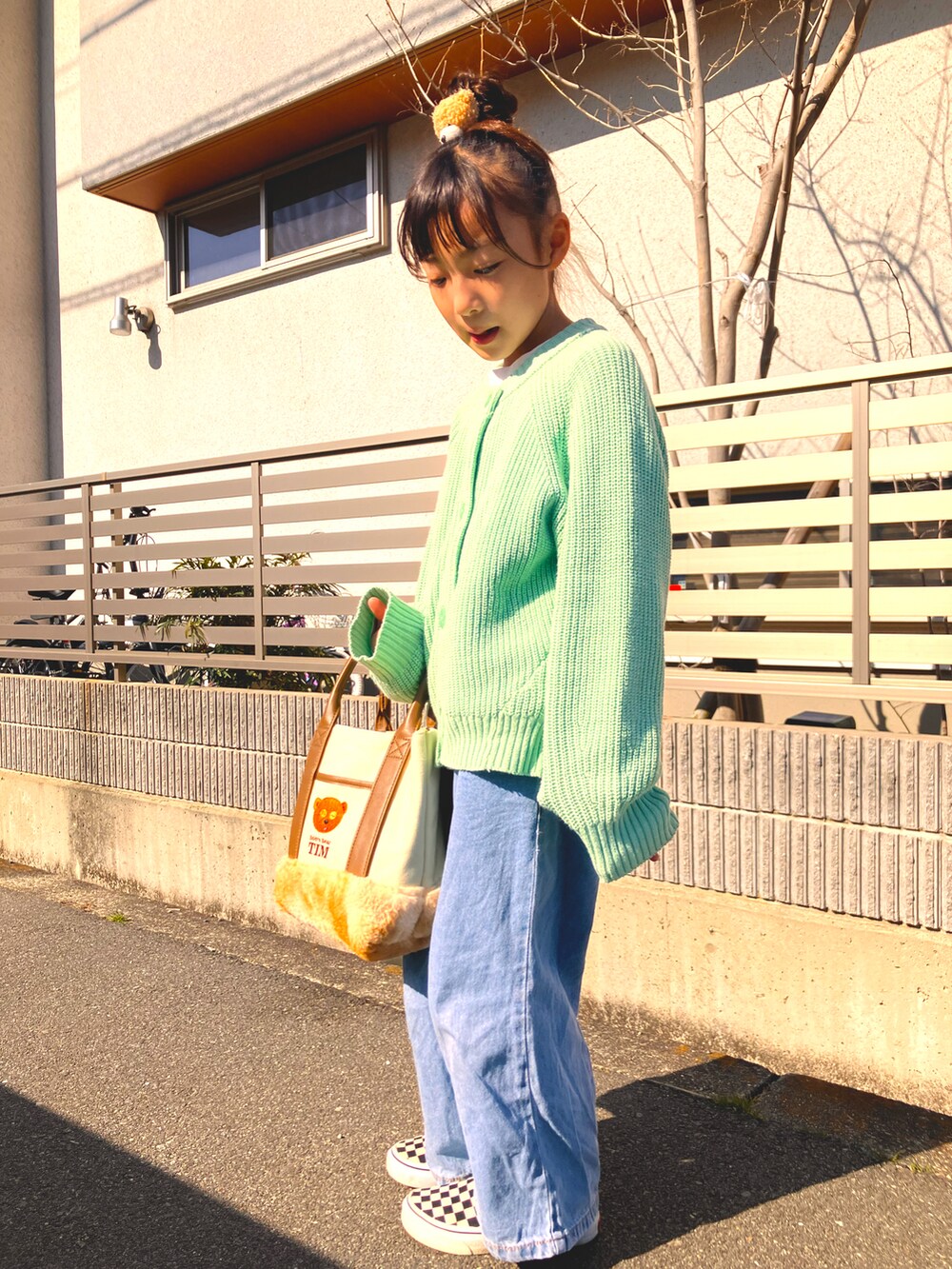 「春服デビュー宣言、デートコーデ、おんなのこコーデ、カーディガン、ジーユーコーデ」｜「GUのアイテム（カーディガン/ボレロ、グリーン系）」を使った、rrhsutさん（キッズ・120cm）の春コーディネートの2枚目の写真